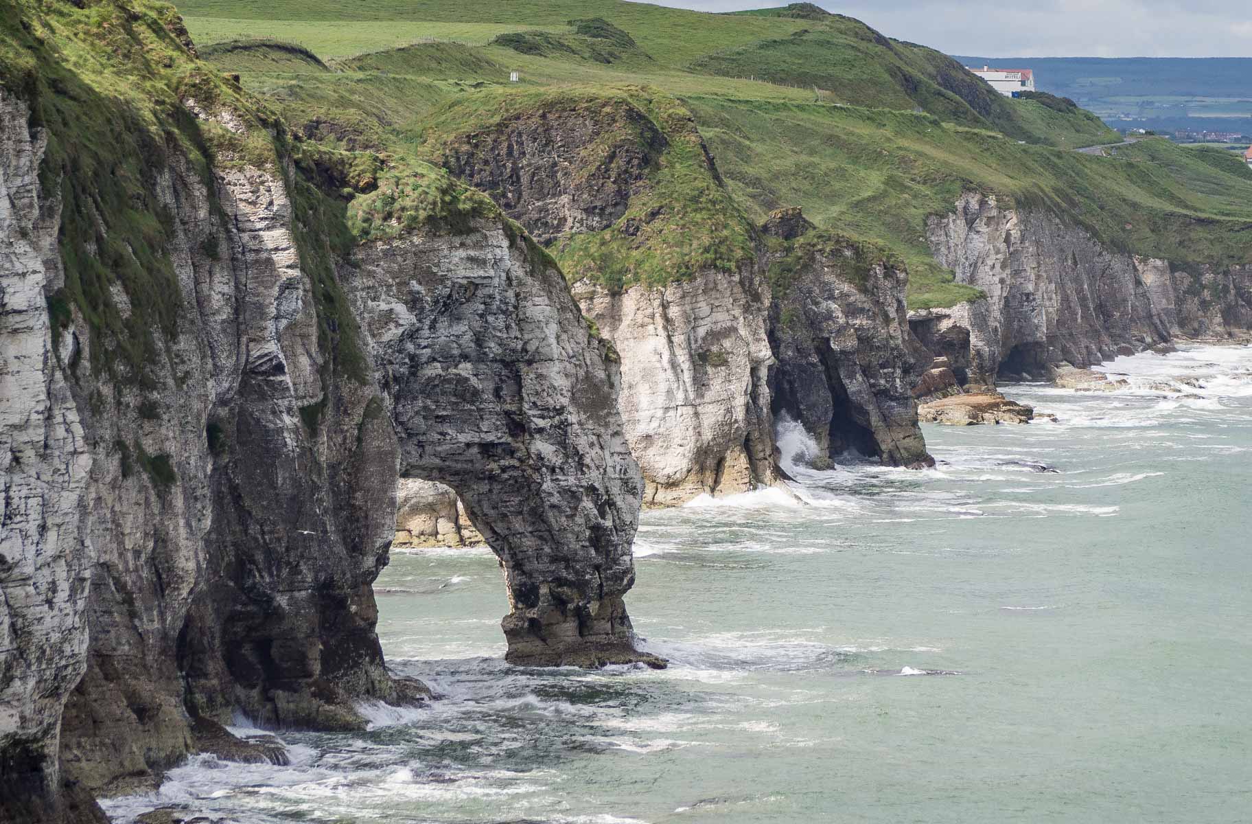 The Best 2-day Antrim Coast Road Trip For Game of Thrones Sites and Giant's Causeway Dunluce Castle Antrim Coast