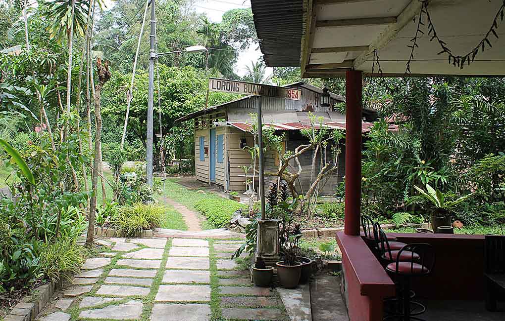 Interesting Places in Singapore: Kampong Buangkok