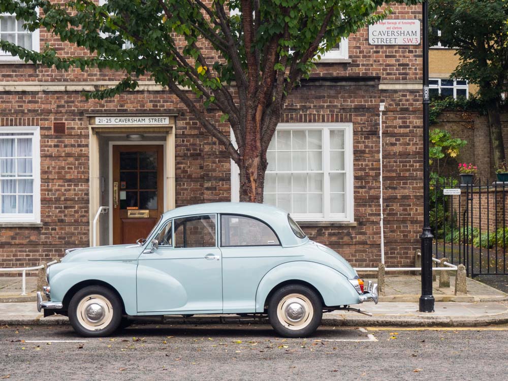 London Chelsea Neighborhood stroll car