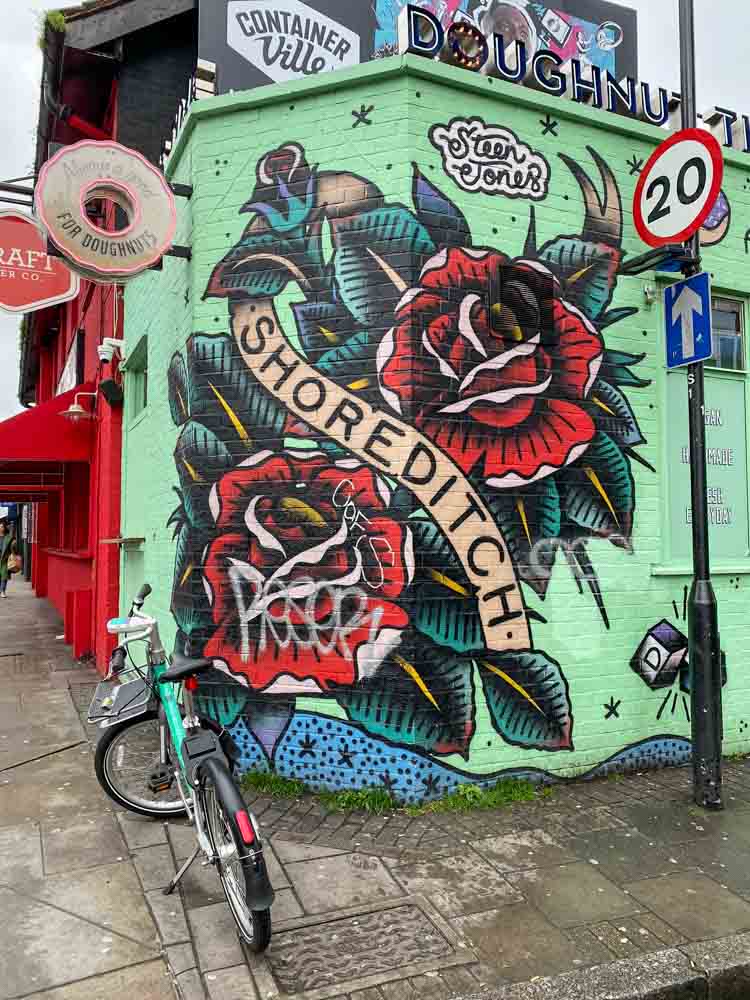 London Shoreditch mural Steen Jones