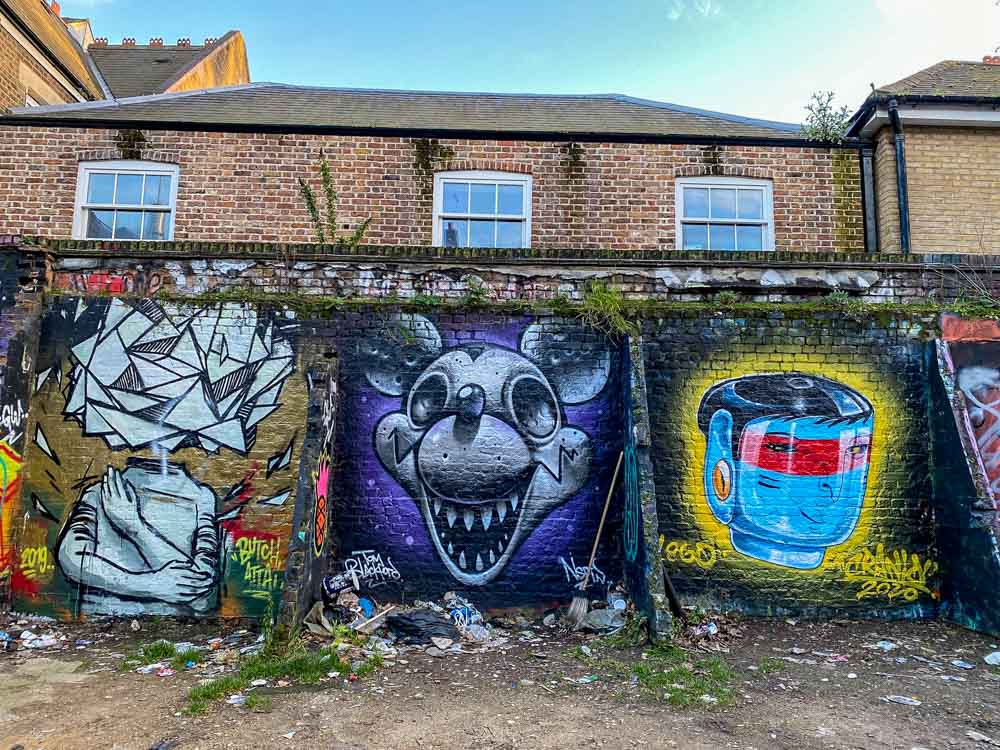 London Shoreditch Brick Lane graffiti- five stars parking lot