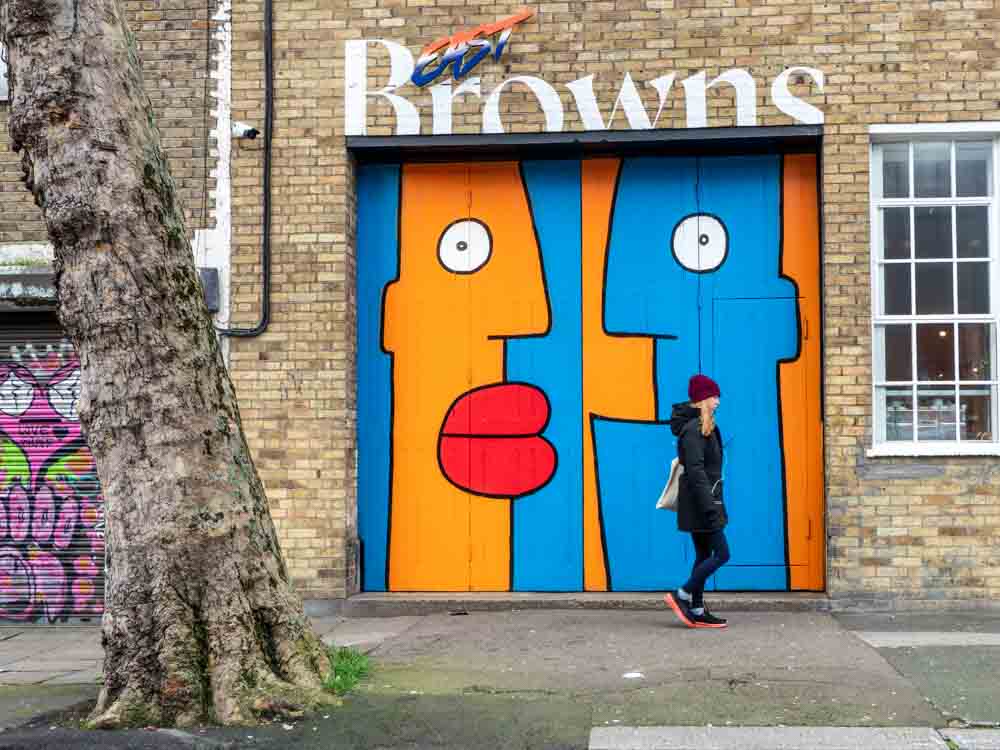 Shoreditch Bethnel green mural by Thierry. Blue and orange faces with red lips