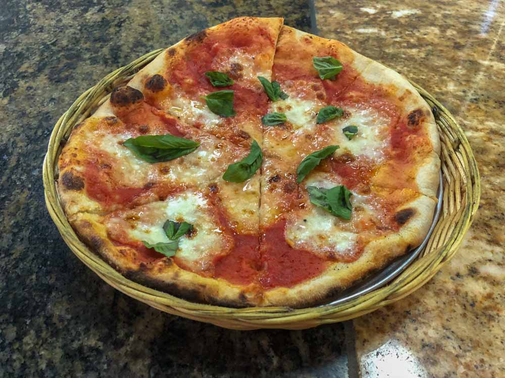 Bella Pizzeria in Nashville farmer's market - margherita pizza