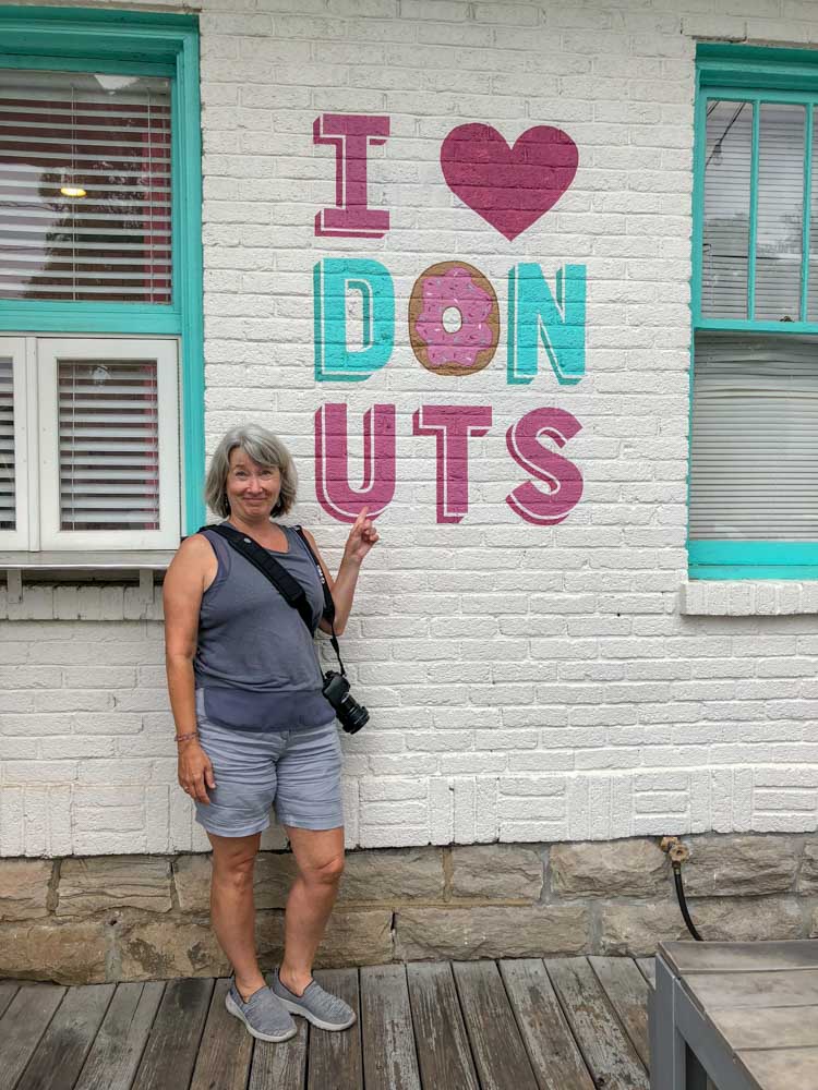 5 Daughters Bakery I Heart Donuts