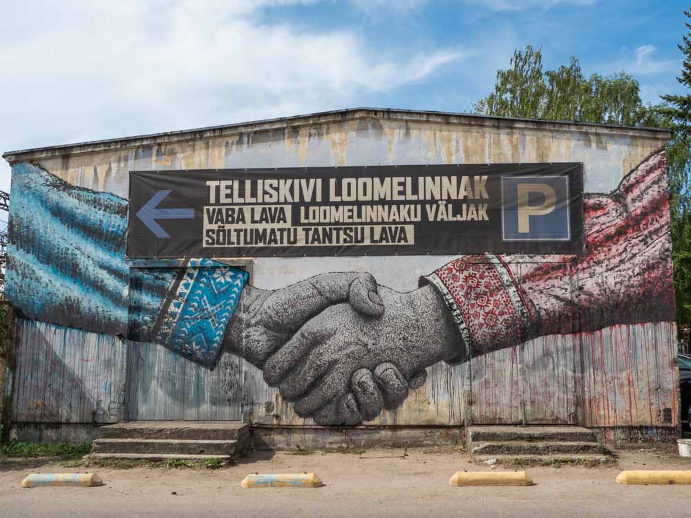 Tallinn mural: Russian Estonian handshake in red and blue