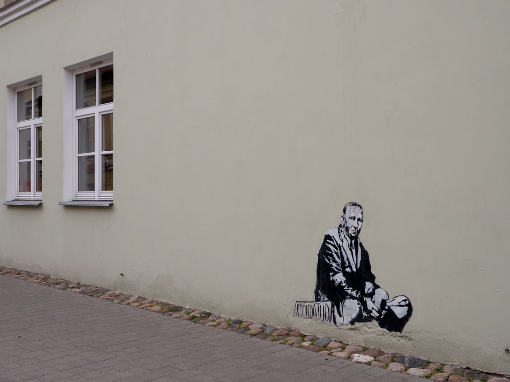 Tartu street art stencil starving writer by Edward von Lõngus