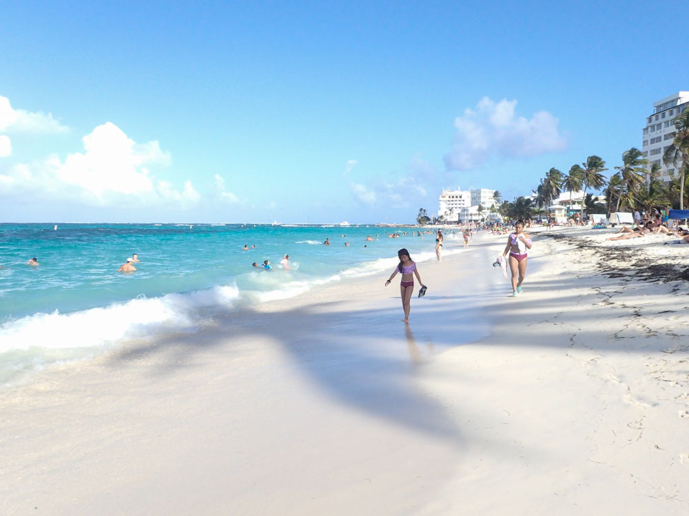 Things to do on San Andres Island: hanging on town beach