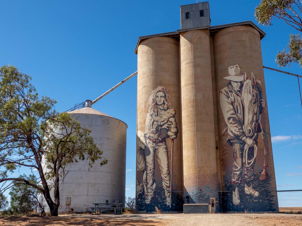 Roseberg silo mural by Kaff-eine. Male and female farmers with a horse
