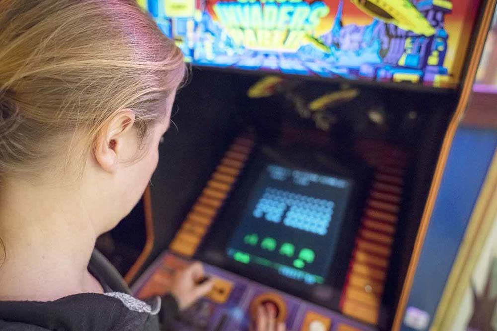 Berlin Computerspiele museum - female playing a video game