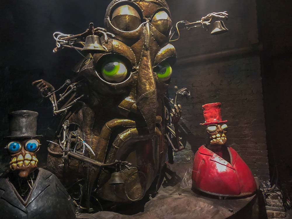 Quirky things to do in Berlin Monsterkabinett creature