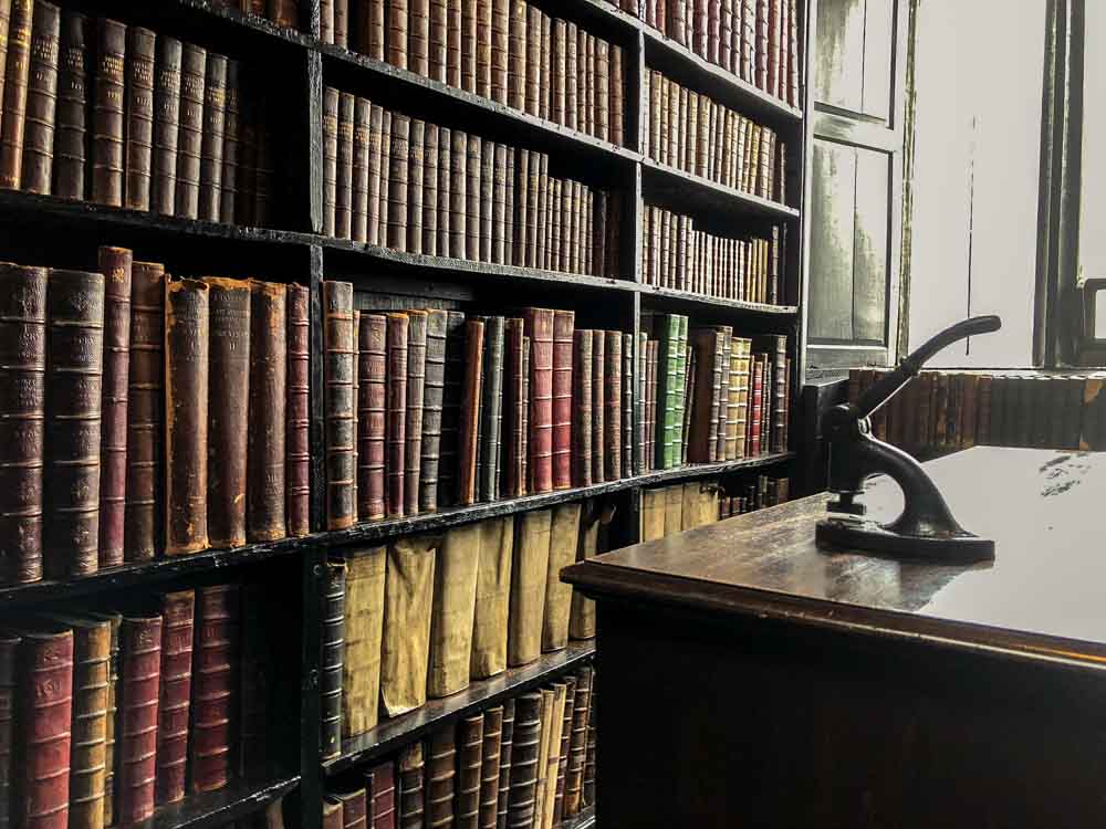 Cool libraries: Manchester Chethems library bookshelves and reading desk