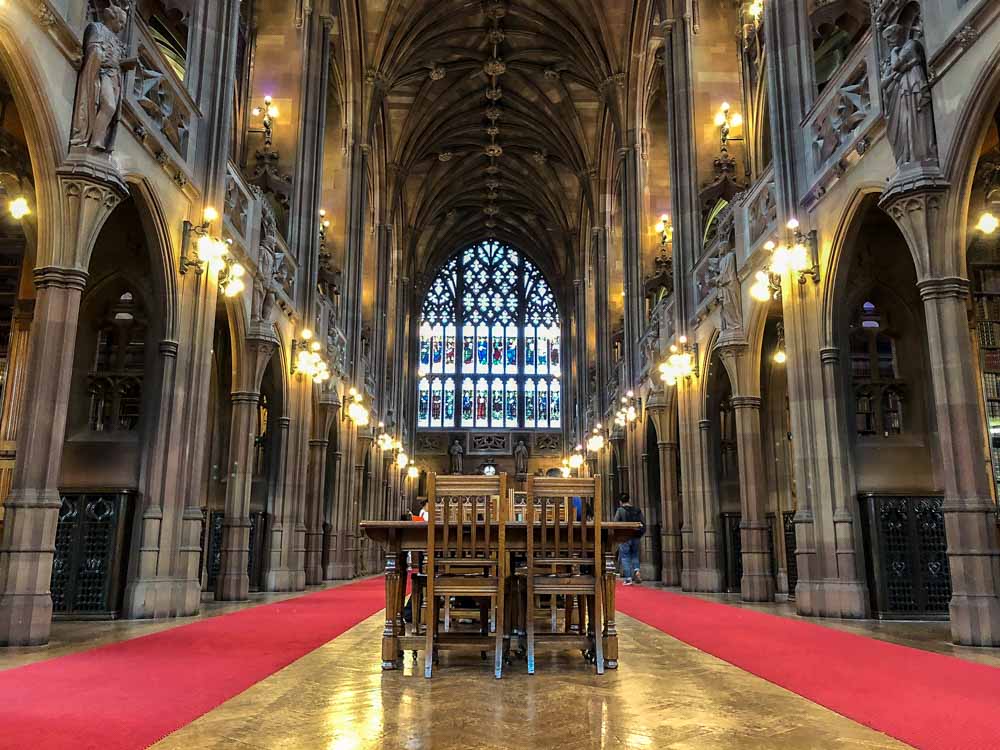 Manchester Engtland John rylands library. gothic hall table and chairs