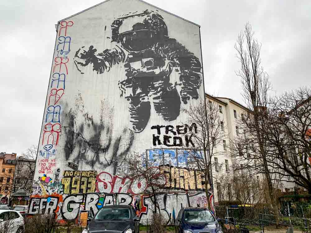 Kreuzberg Berlin Victor Ash Cosmonaut mural