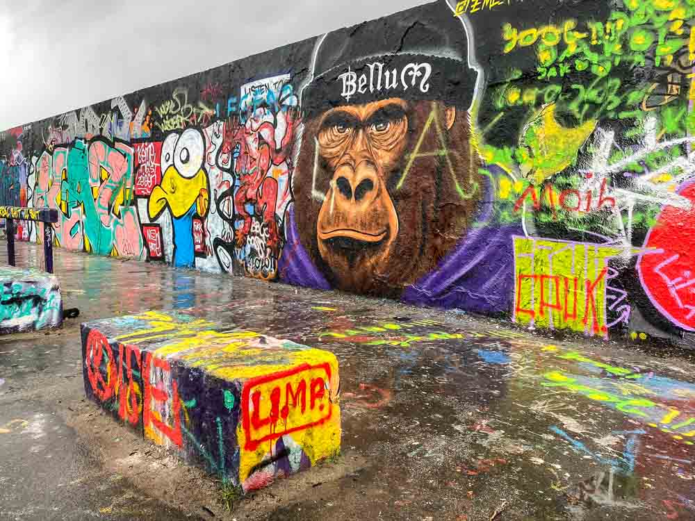 Berlin Mauer Park Gorilla graffiti
