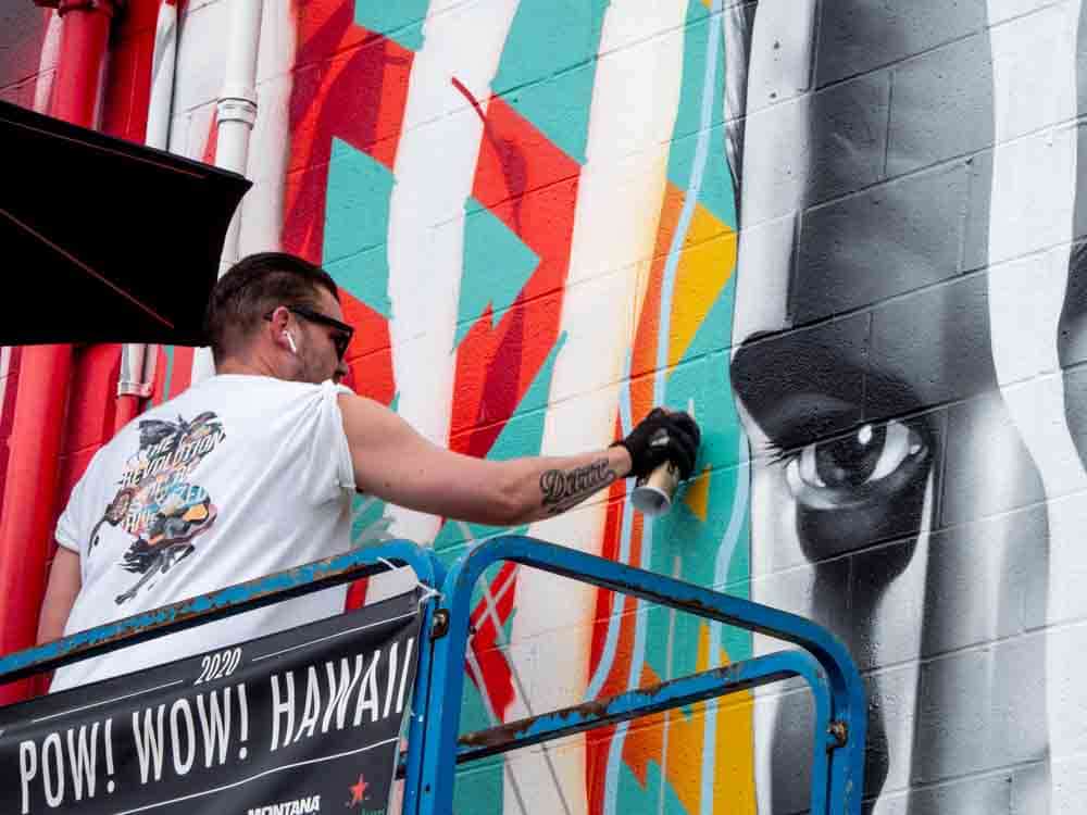 Tristan Eaton painting a mural during POW!WOW! Hawaii 2020