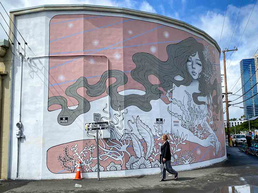 Audrey Kawasaki mural in Honolulu. Sea woman with a pink background