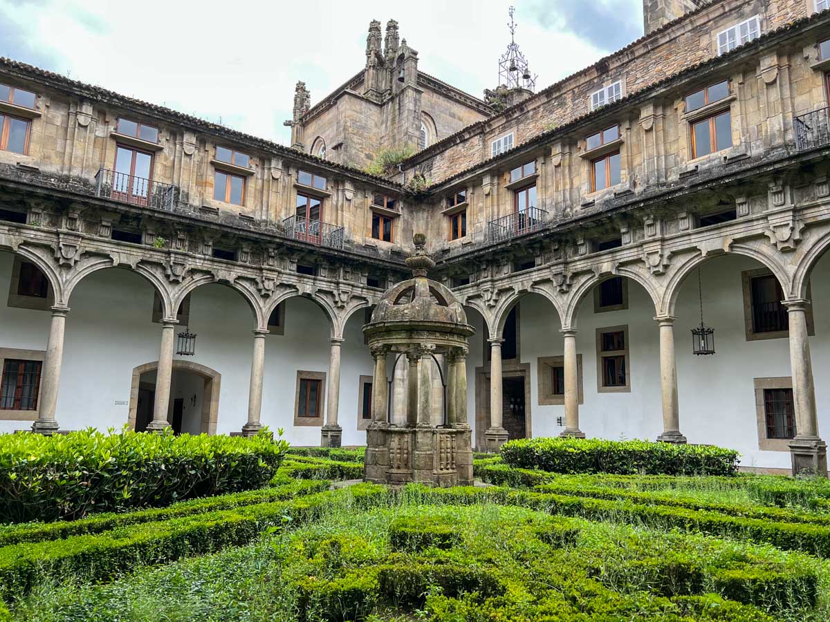 Parador los Reyes Catolico in Santiago. Historic building and garden courtyard