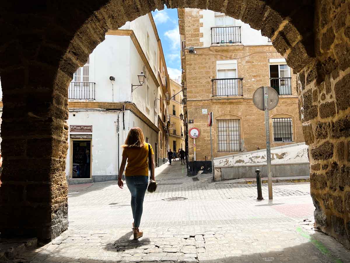 Archway on a Cádiz street