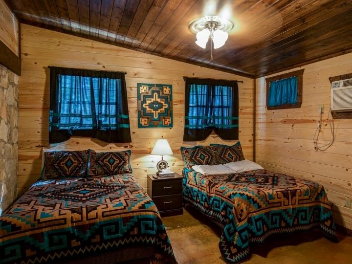 Mayan Dude Ranch, Bandera