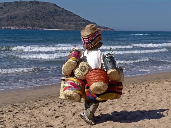 Avoid aggressive vendors in Cabo