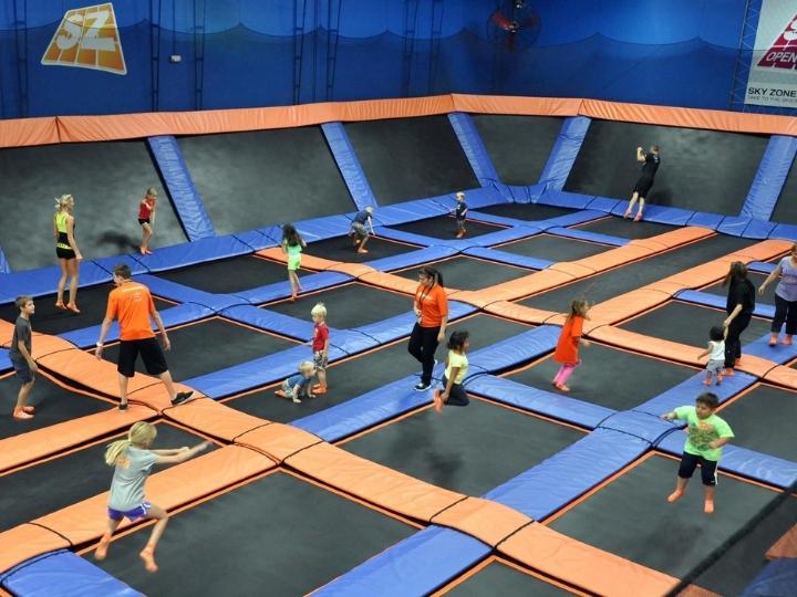 Trampoline Park: Sky Zone