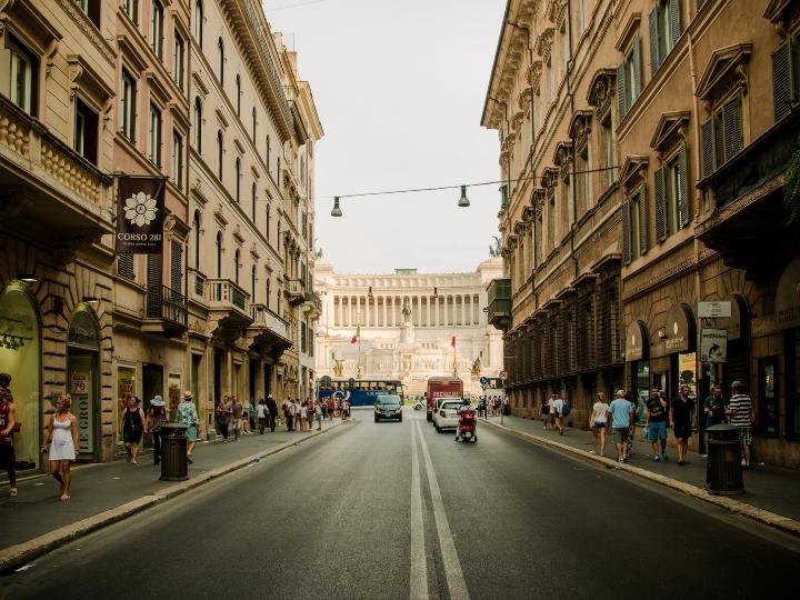 Via Del Corso , Rome