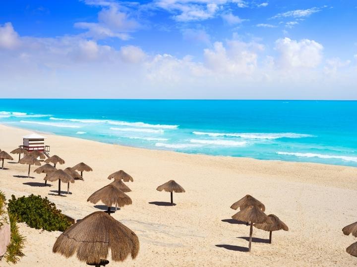 Playa Delfines