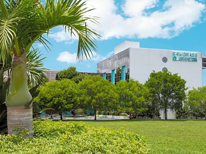 Sawgrass Grand Hotel and Suites Sports Complex
